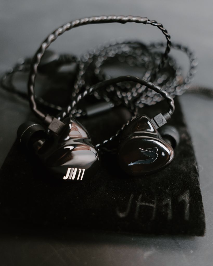 JH11 UNIVERSAL (Black)